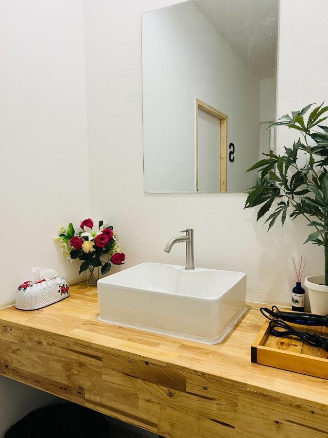 Bed Station Vandrarhem Ban Madua Wan Exteriör bild